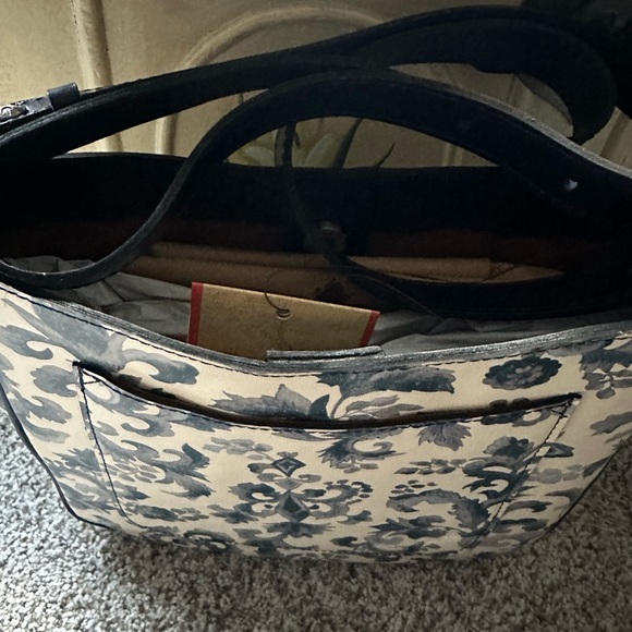 Patricia Nash NWT Emeline Crossbody bag. - Picture 2 of 7